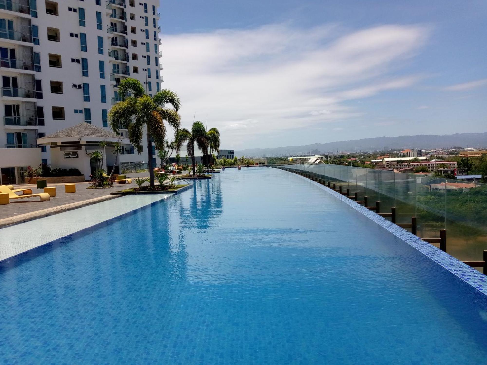 Mactan Newtown 8 Boulevard Deluxe Punta Engaño 외부 사진