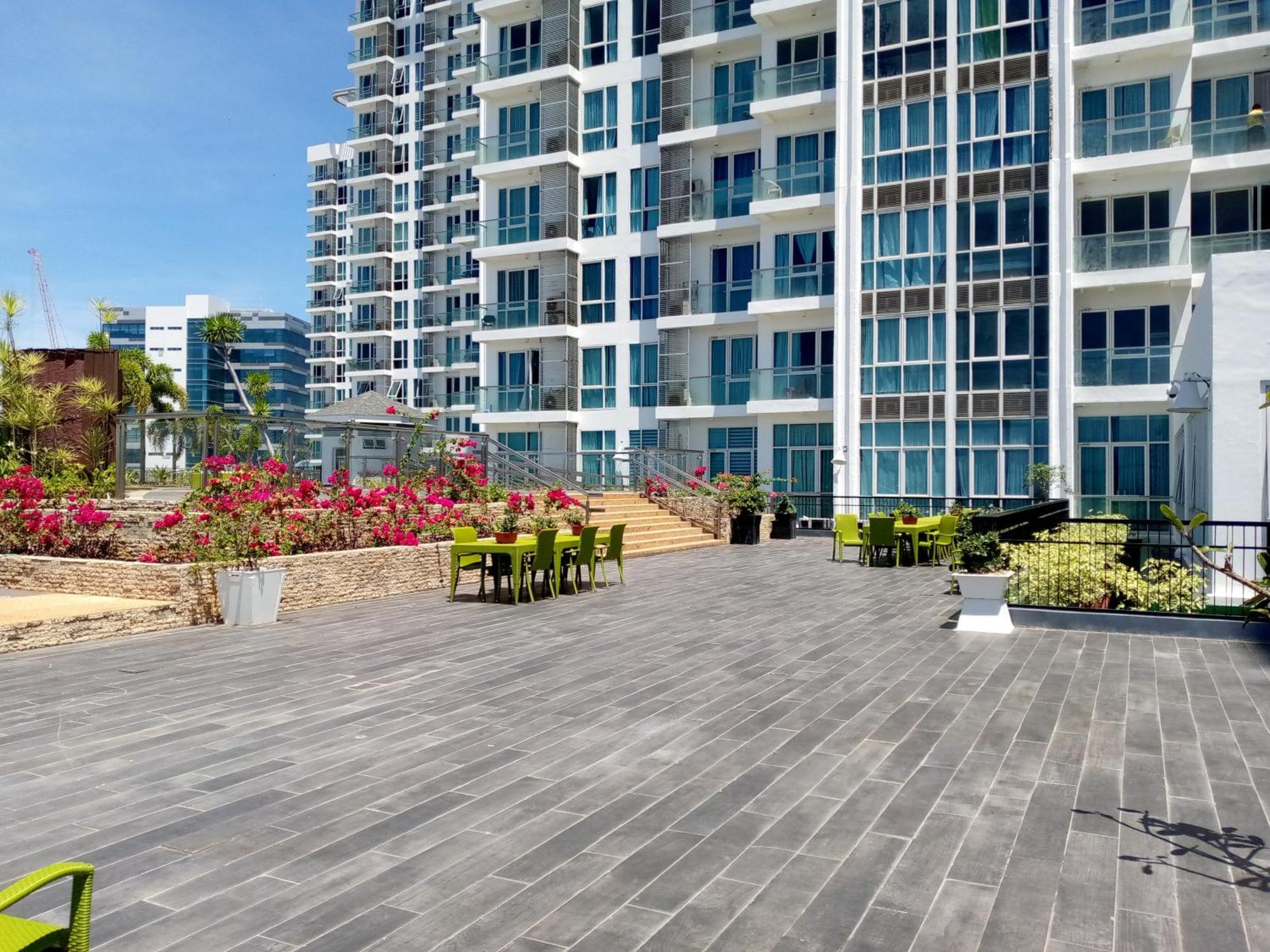 Mactan Newtown 8 Boulevard Deluxe Punta Engaño 외부 사진