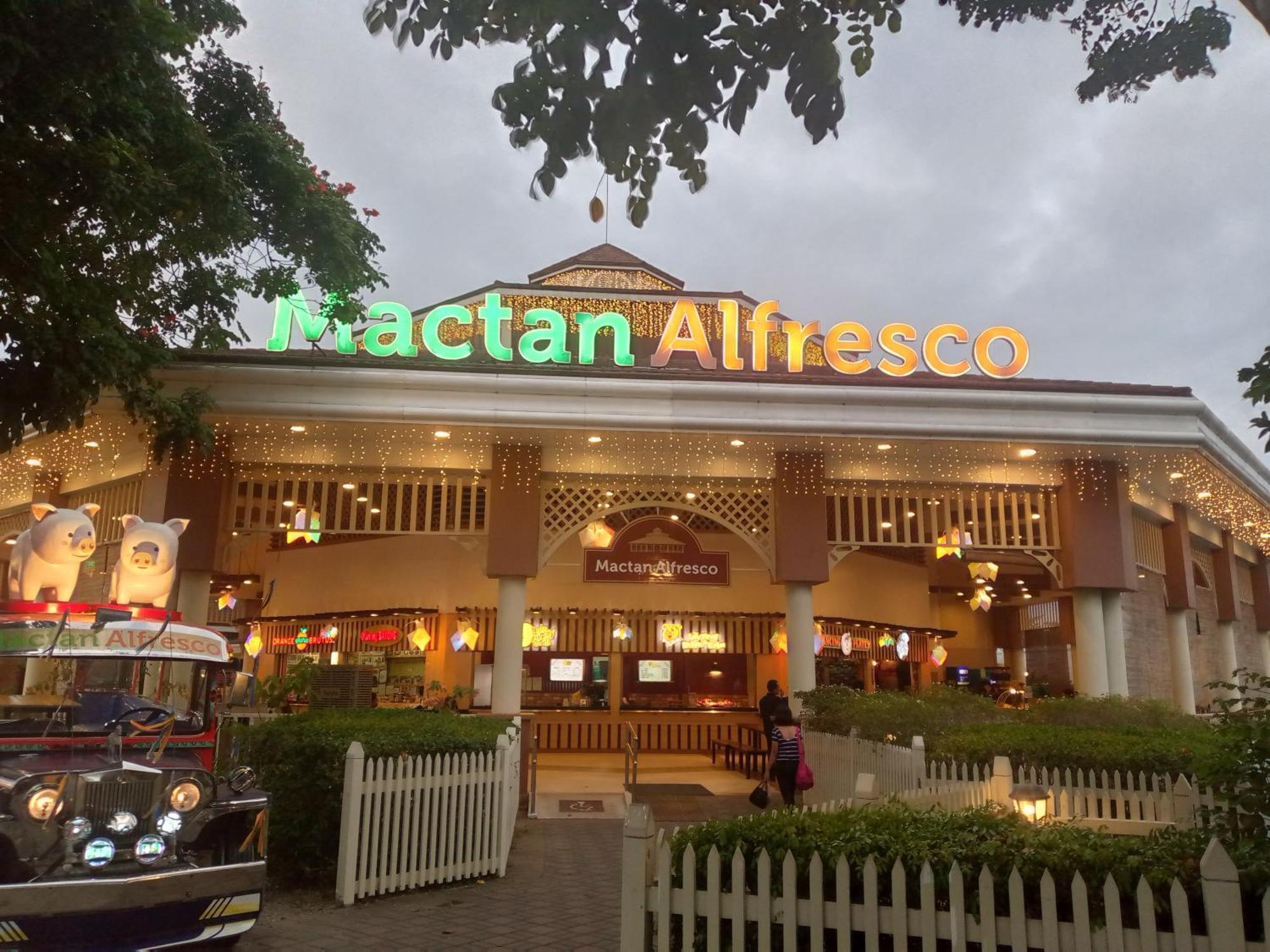 Mactan Newtown 8 Boulevard Deluxe Punta Engaño 외부 사진