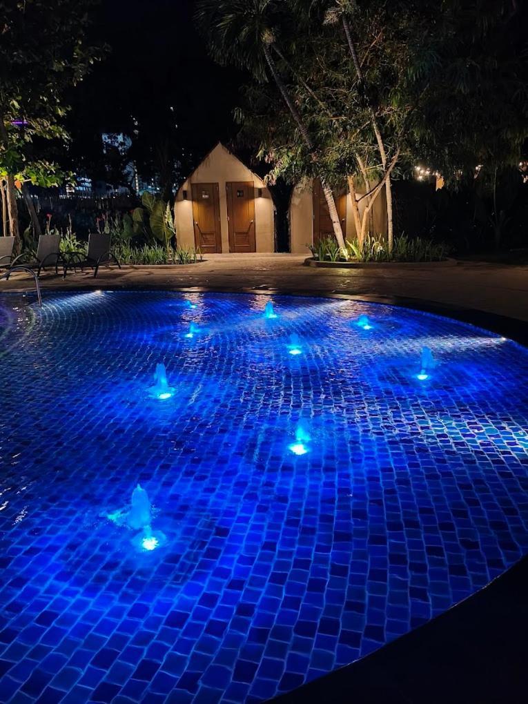 Mactan Newtown 8 Boulevard Deluxe Punta Engaño 외부 사진